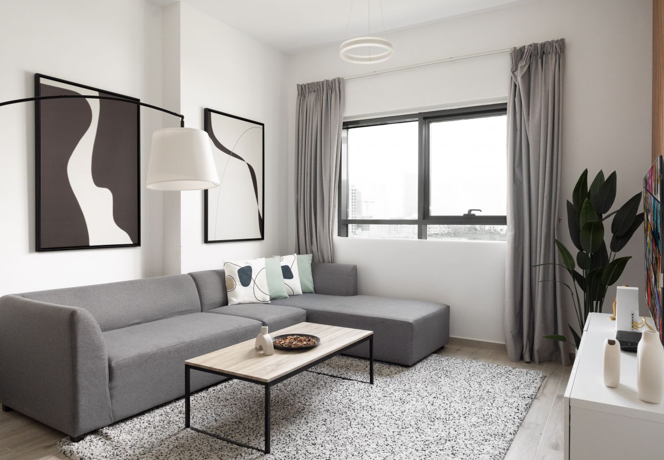 Apartment in Dubai - Beautiful JVC View | Bright Unit | Contemporary