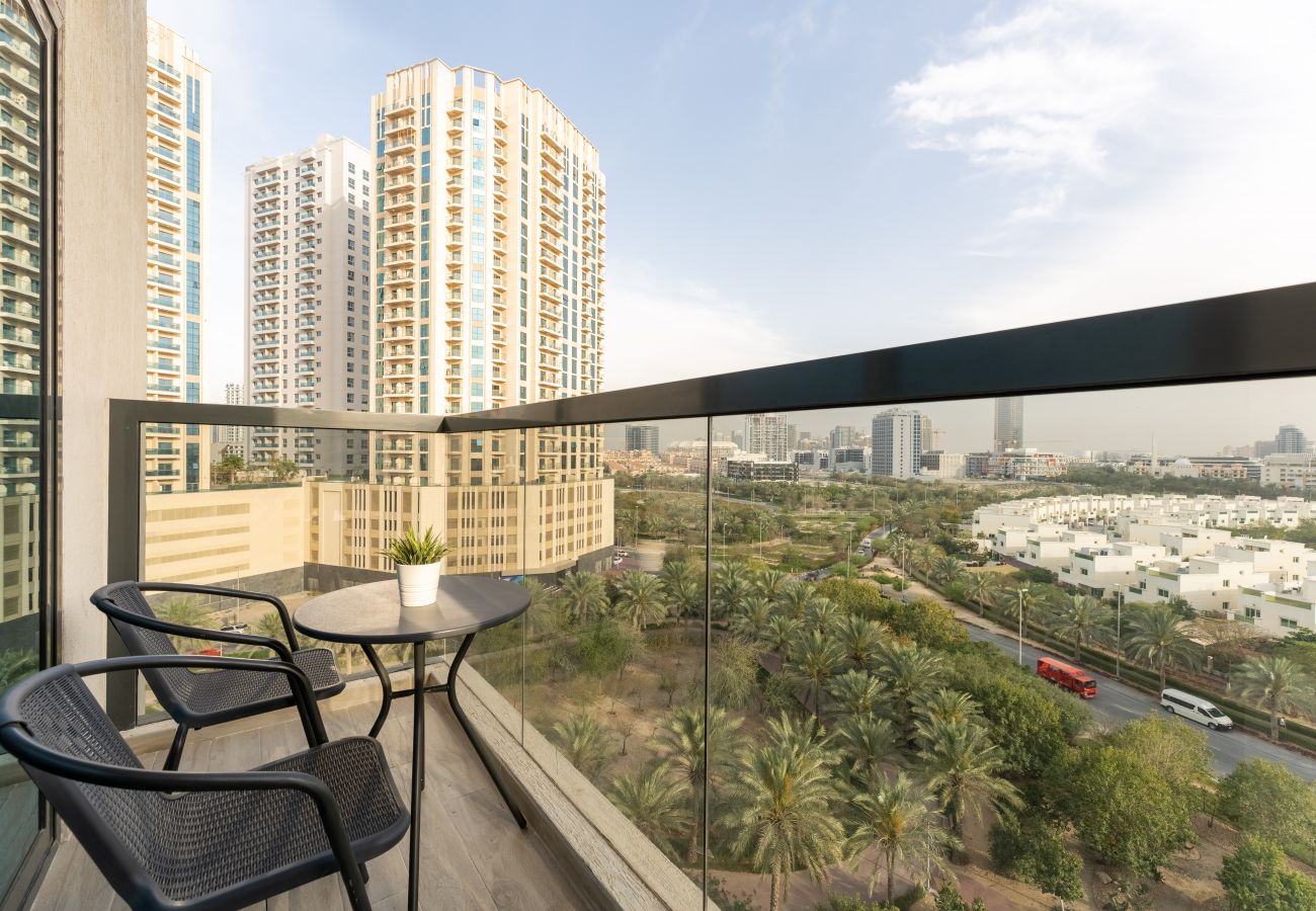 Apartment in Dubai - Beautiful JVC View | Bright Unit | Contemporary