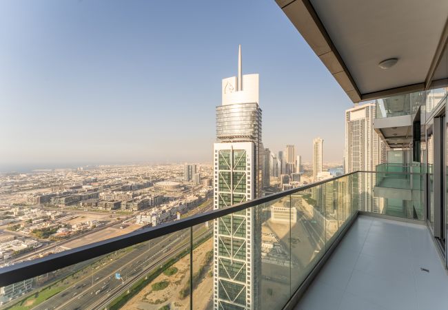 Apartment in Dubai - Skyline and Sea View | Near Metro | Deluxe