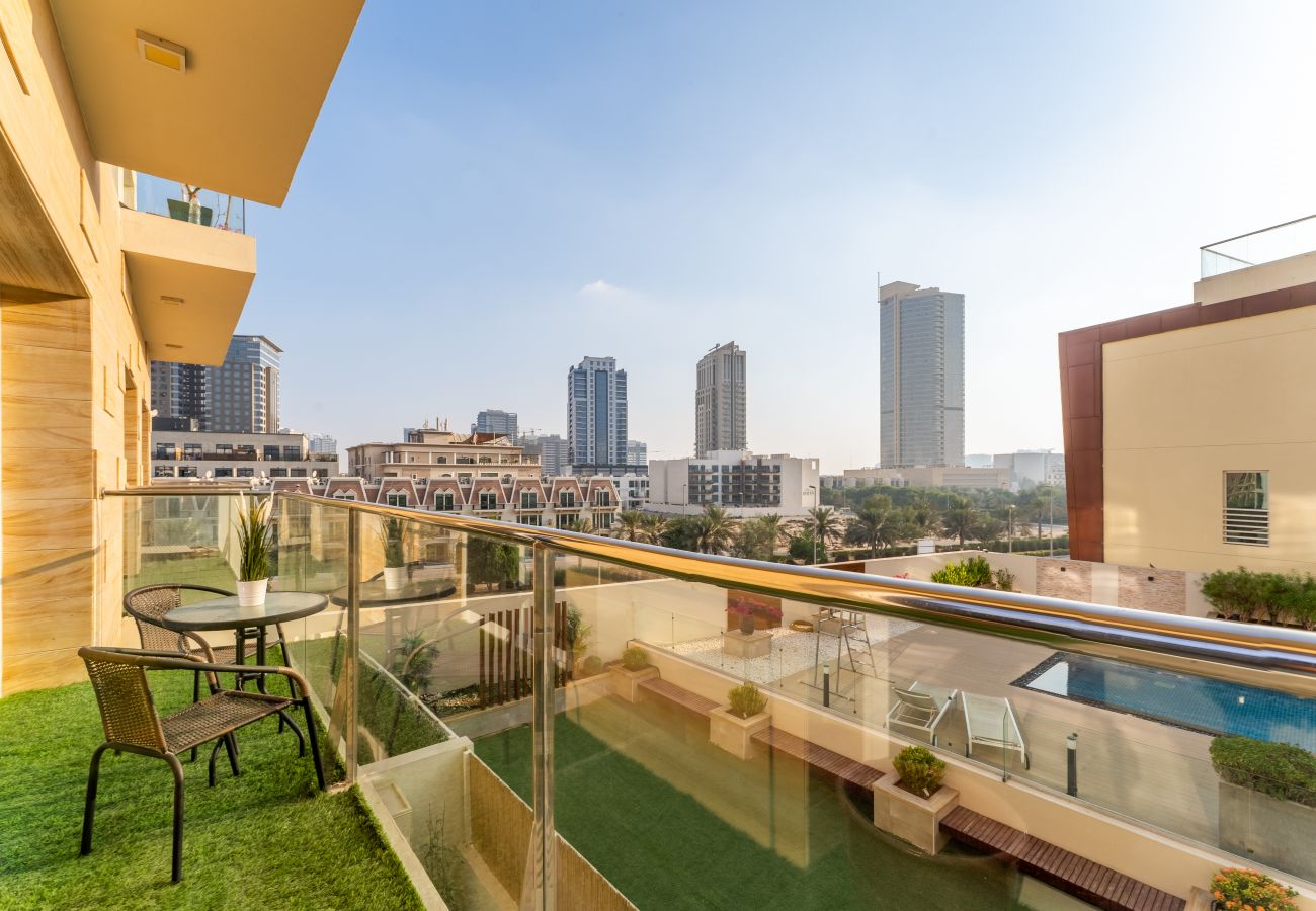 Apartment in Dubai - Stylish | Pool view | Large