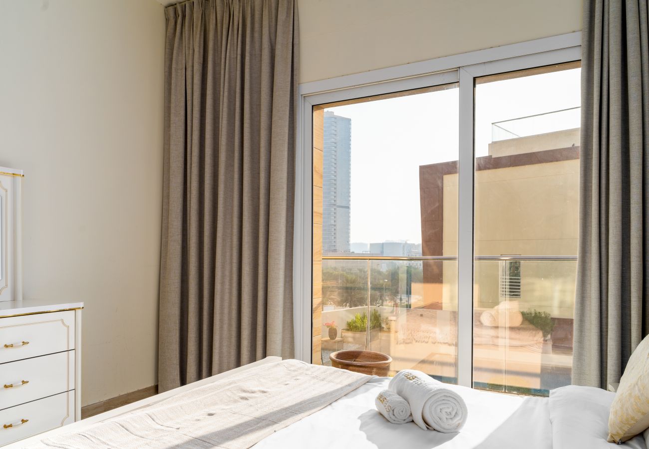 Apartment in Dubai - Stylish | Pool view | Large