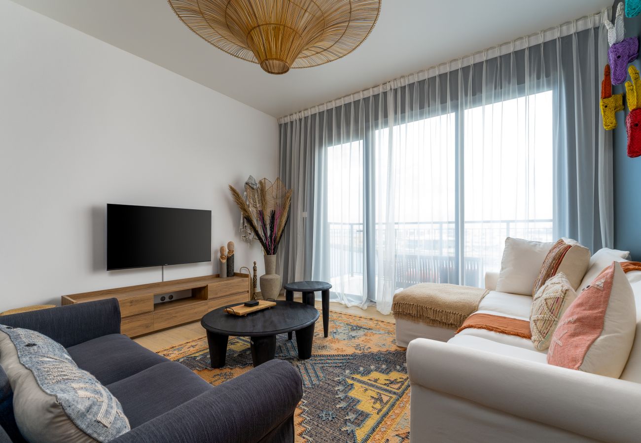 Apartment in Dubai - Chic and Vibrant 1BR | Sea and Skyline View