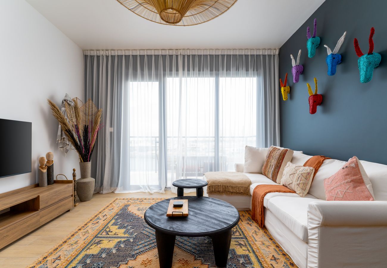 Apartment in Dubai - Chic and Vibrant 1BR | Sea and Skyline View