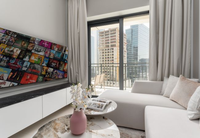 Apartment in Dubai - Deluxe Unit | Superb Amenities | Business Hub