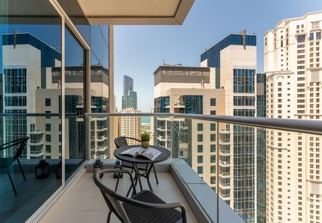 Apartment in Dubai - High Floor | Partial Sea View | Contemporary