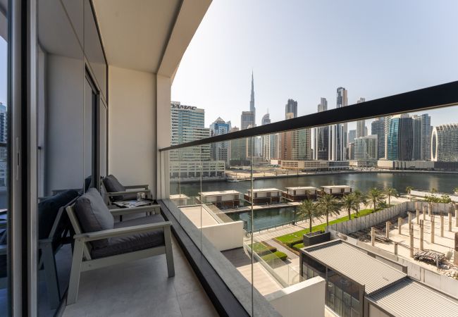  in Dubai - Stunning Canal & Burj Khalifa View | Amazing Amenities
