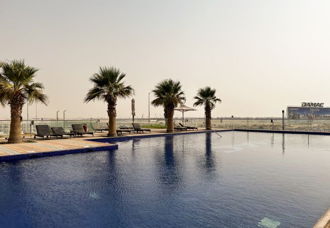 Apartment in Dubai - Near Golf Course | Lovely Skyline View | Cosy