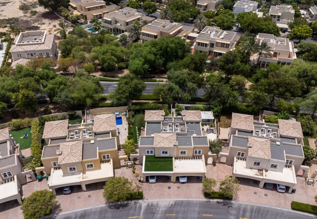 Villa in Dubai - Perfect for Families | Near Golf Course | Serene