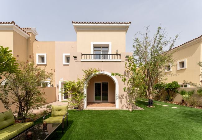 Villa/Dettached house in Dubai - Perfect for Families | Near Golf Course | Serene