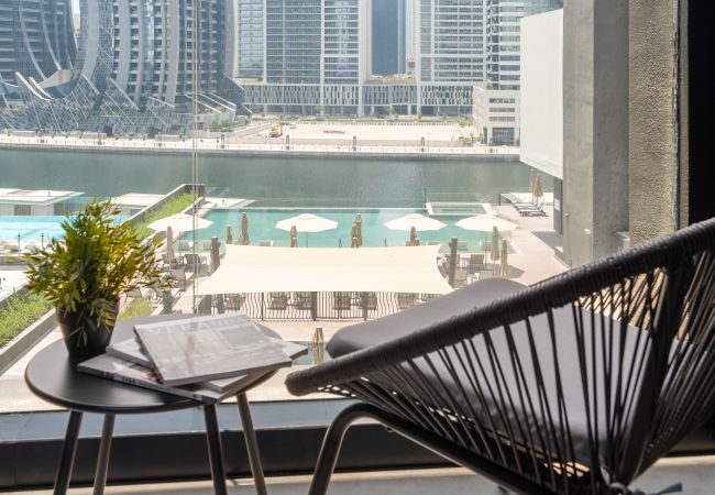 Apartment in Dubai - Spectacular Pool & Dubai Canal View | Sophisticated 