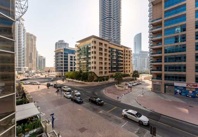 Apartment in Dubai - Sophisticated 2BR | Cosmopolitan Lifestyle | Cosy