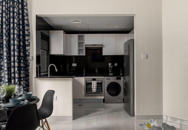 Apartment in Dubai - Sophisticated 2BR | Cosmopolitan Lifestyle | Cosy