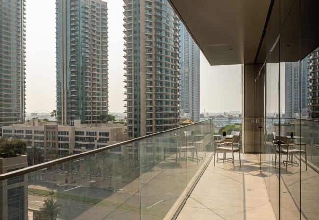 Apartment in Dubai - Luxurious | Mins to Burj Khalifa | Great Amenities