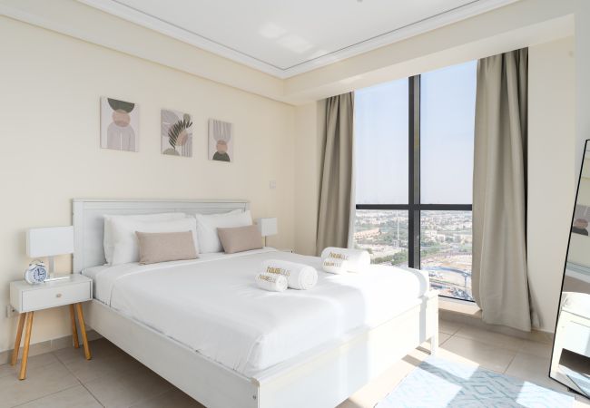  in Dubai - Beautiful Skyline View | Minimalist | Sleeps 3