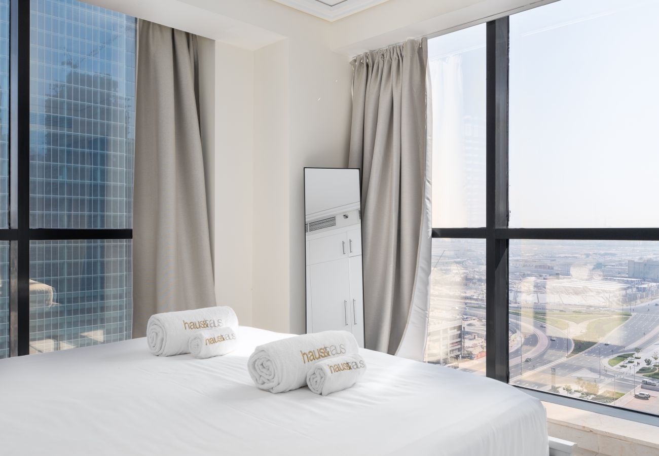 Apartment in Dubai - Beautiful Skyline View | Minimalist | Sleeps 3