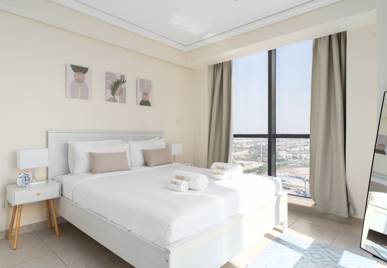 Apartment in Dubai - Beautiful Skyline View | Minimalist | Sleeps 3