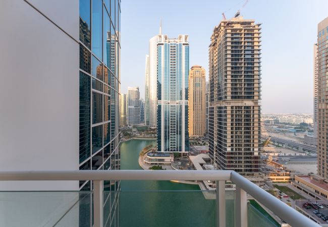 Apartment in Dubai - Luxurious 3BR | Private Jacuzzi | Maid’s Room