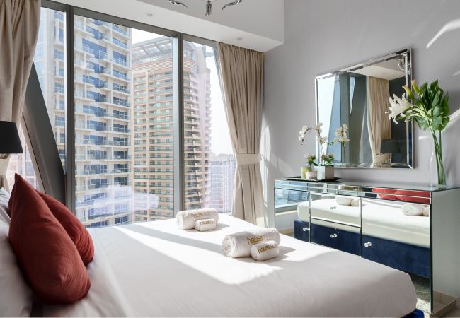 Apartment in Dubai - Sophisticated 1BR | Marina Promenade | Cosy