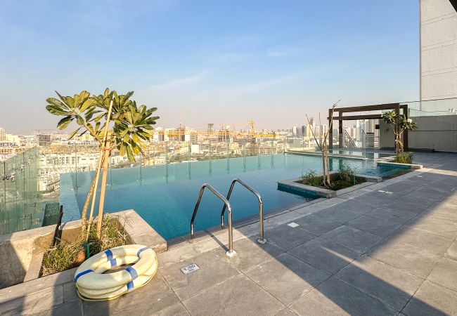 Apartment in Dubai - Sophisticated 1 BR | New Furniture | Deluxe