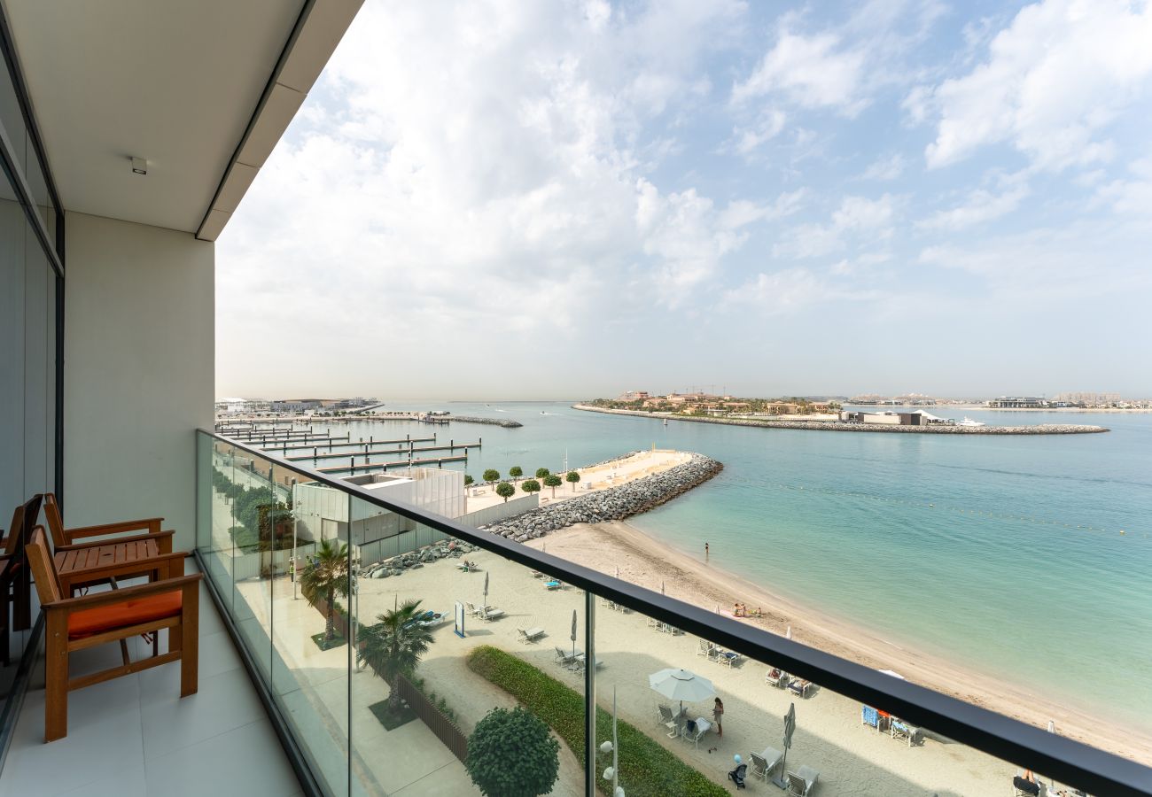 Apartment in Dubai - Beachfront | Stunning Sea View | Deluxe