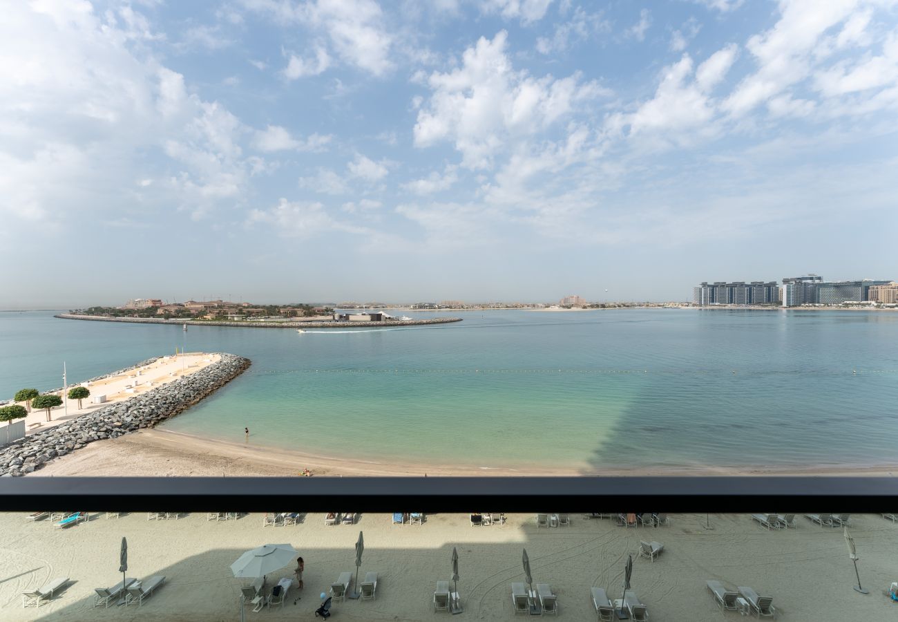 Apartment in Dubai - Beachfront | Stunning Sea View | Deluxe