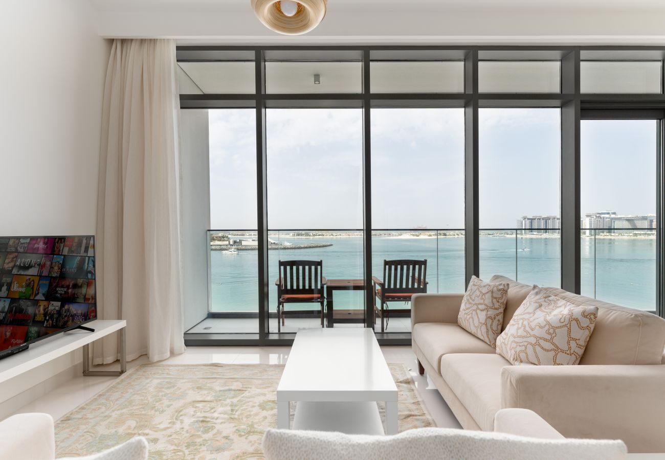 Apartment in Dubai - Beachfront | Stunning Sea View | Deluxe