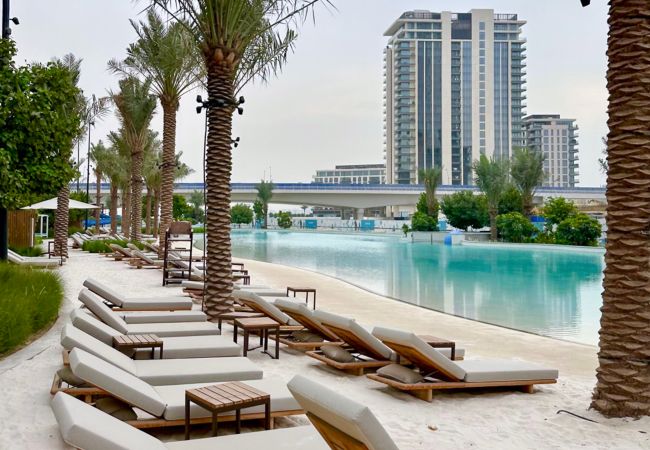 Apartment in Dubai - 2 Mins Walk to Beach | Newly Furnished | Pool View