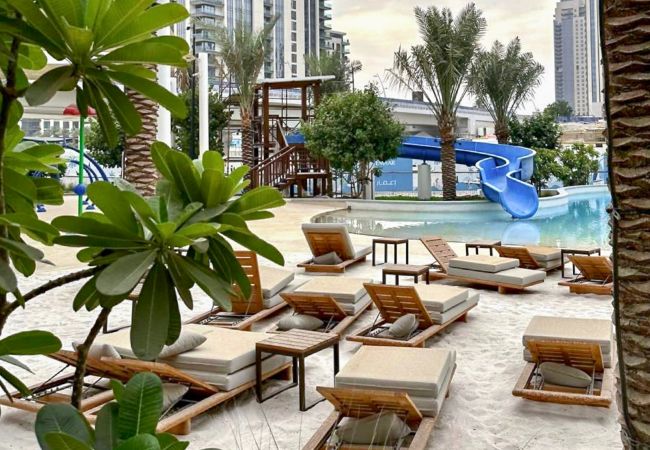 Apartment in Dubai - 2 Mins Walk to Beach | Newly Furnished | Pool View