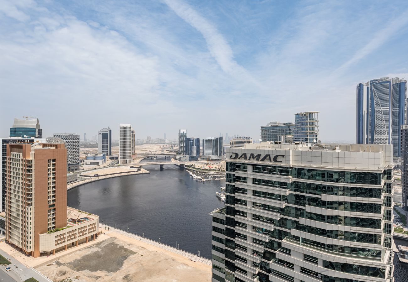 Apartment in Dubai - Charming Dubai Canal View | High Floor | Deluxe