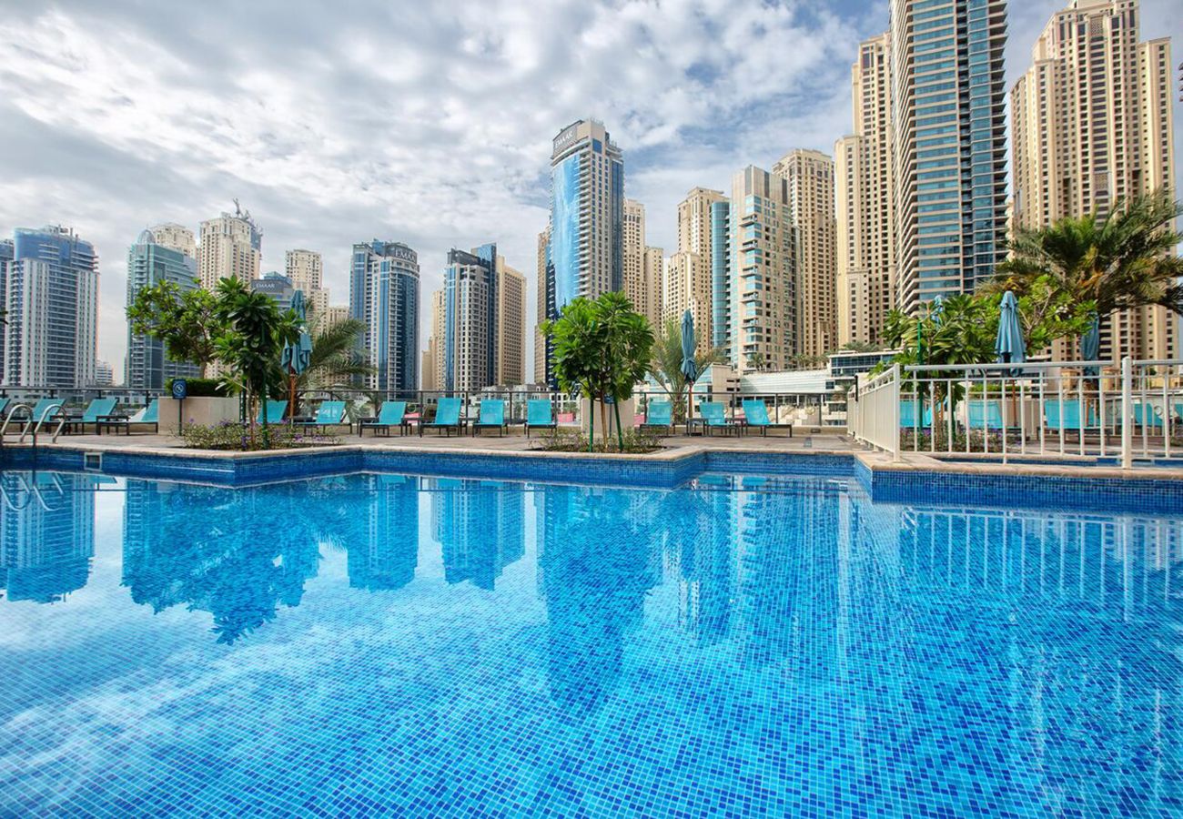 Apartment in Dubai - Nice Marina View | Study Room | Sleeps 3