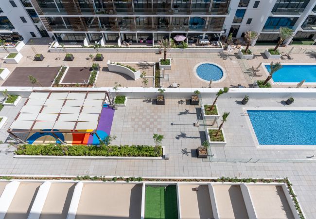 Studio in Dubai - Pool View | Contemporary | Nice Community