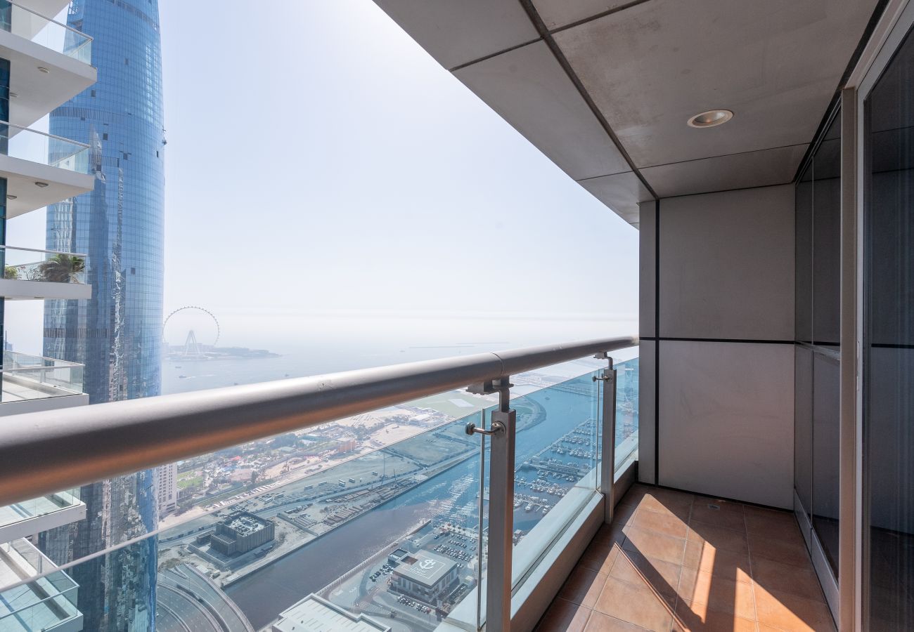 Apartment in Dubai - Panoramic Sea View | Maid’s Room | High-Floor