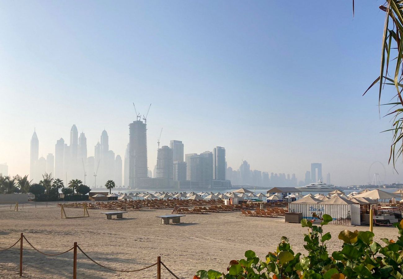 Apartment in Dubai - Direct Beach Access | Hotel Facilities| Sleeps 3