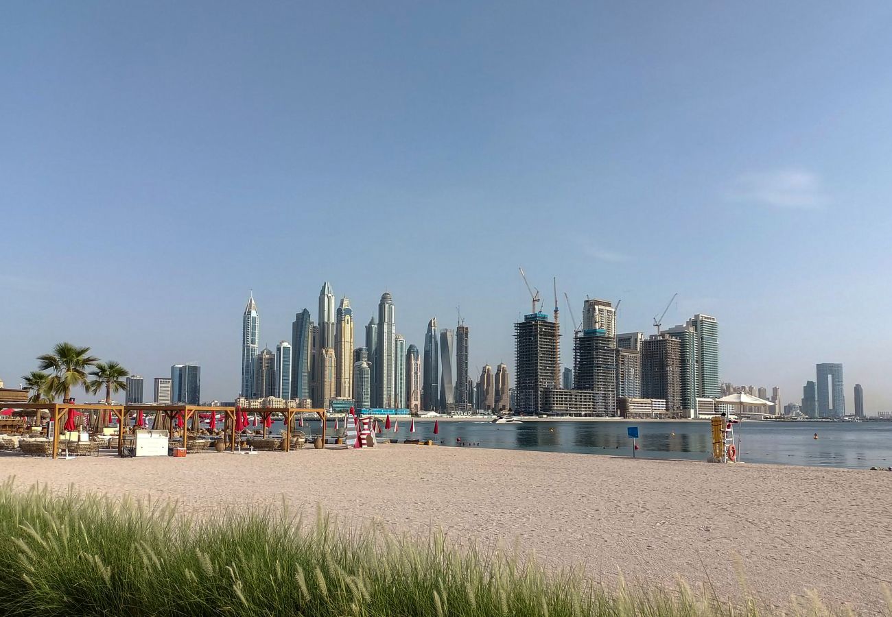 Apartment in Dubai - Direct Beach Access | Hotel Facilities| Sleeps 3