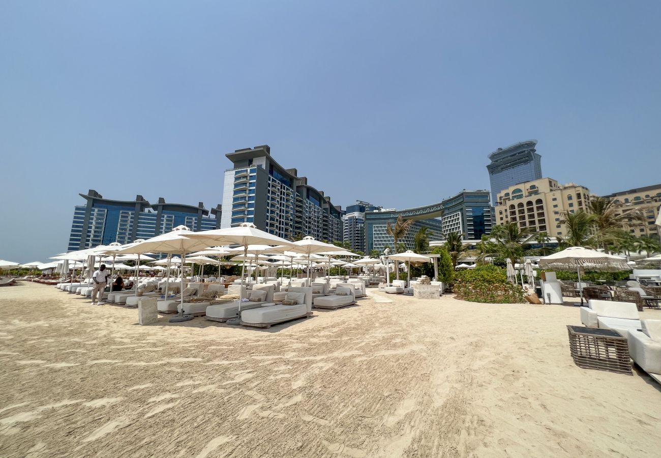 Apartment in Dubai - Direct Beach Access | Hotel Facilities| Sleeps 3