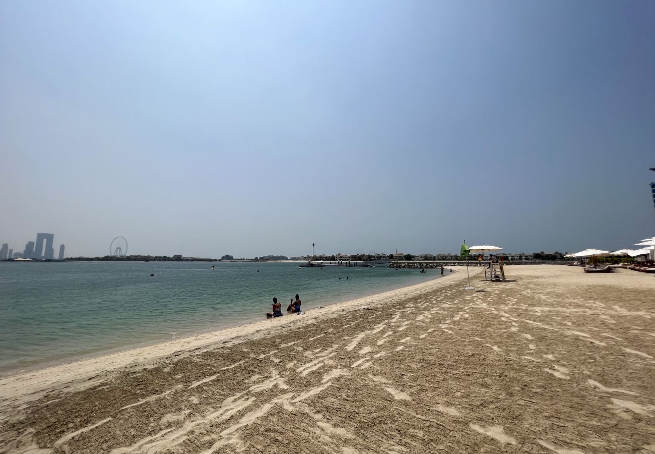 Apartment in Dubai - Direct Beach Access | Hotel Facilities| Sleeps 3