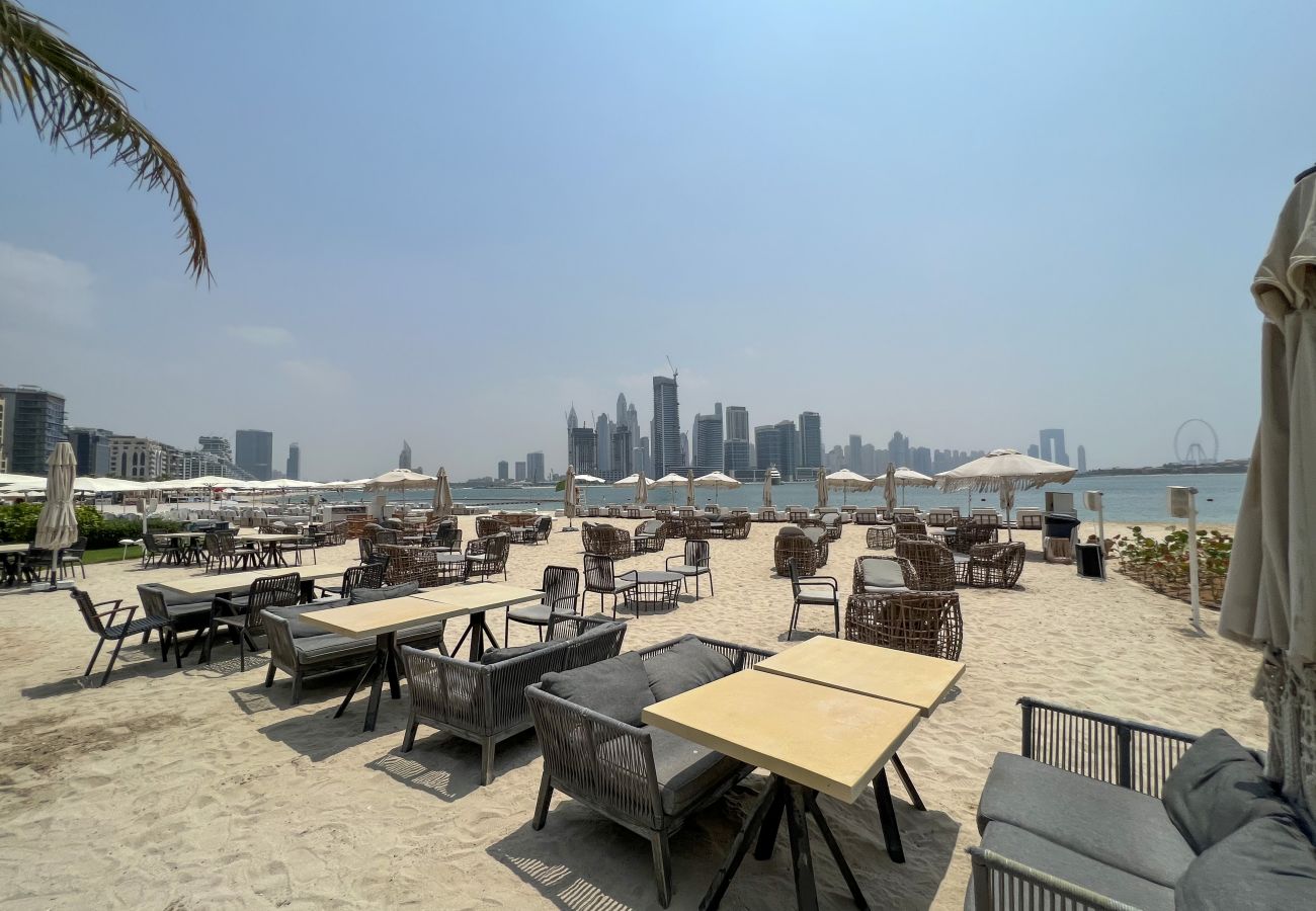 Apartment in Dubai - Direct Beach Access | Hotel Facilities| Sleeps 3