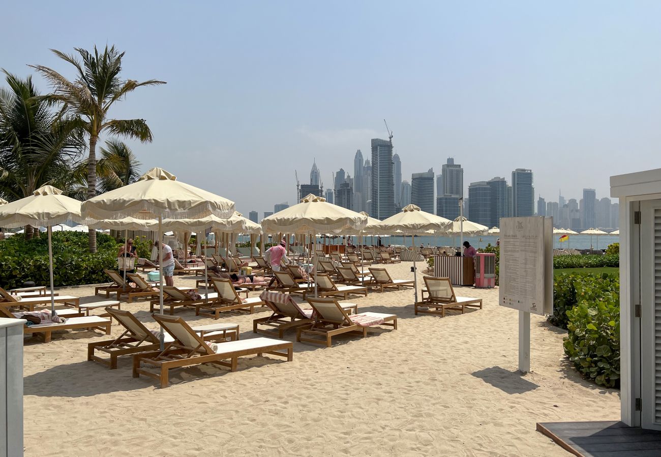 Apartment in Dubai - Direct Beach Access | Hotel Facilities| Sleeps 3