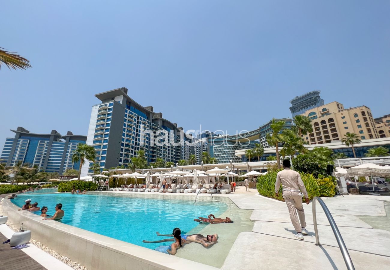 Apartment in Dubai - Beach Access | 5* Hotel Facilities | Sleeps 3