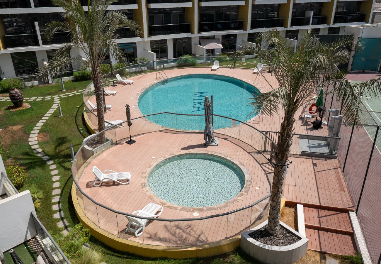 Studio in Dubai - Beautiful Pool View | Next to Circle Mall | Charming 