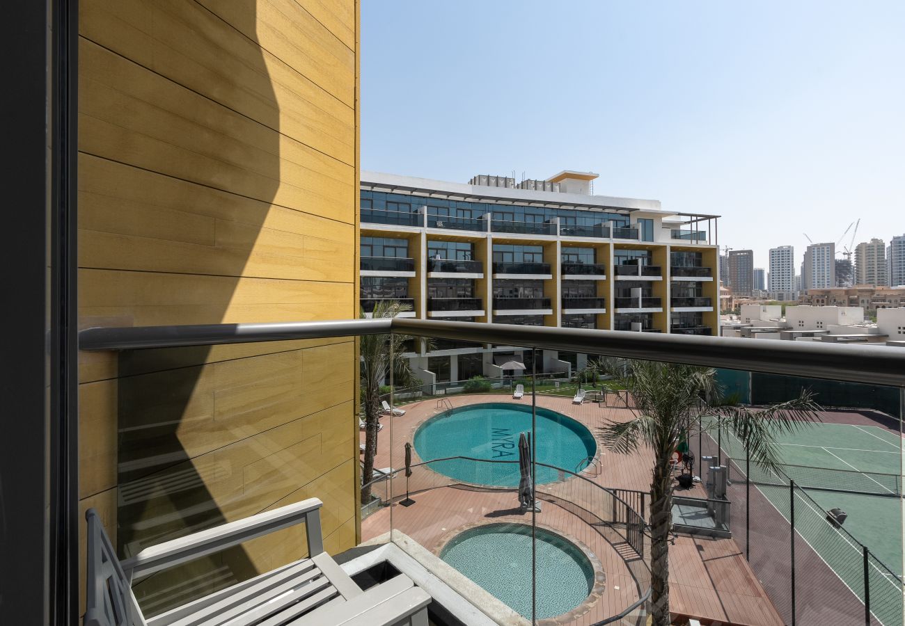 Studio in Dubai - Beautiful Pool View | Next to Circle Mall | Charming 