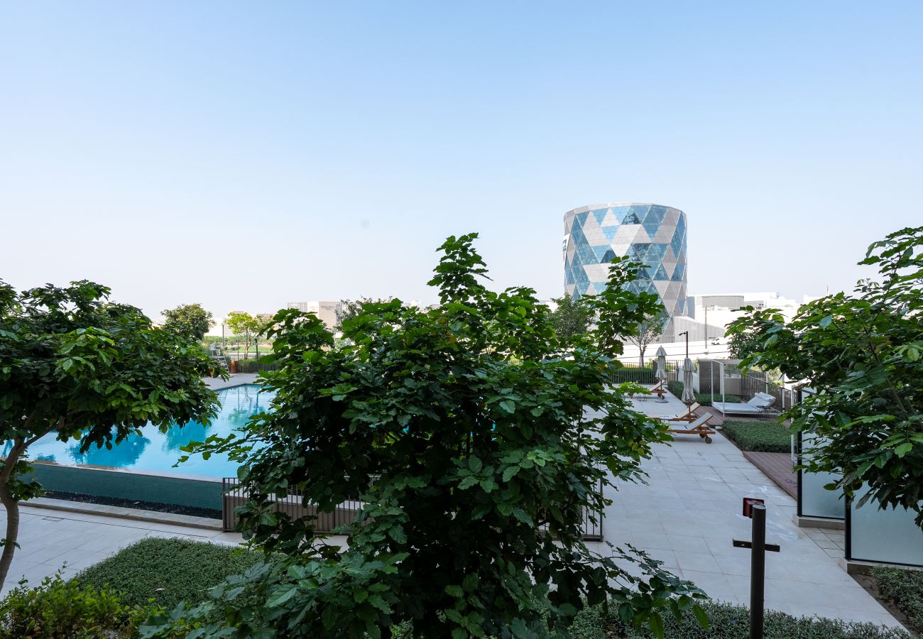 Apartment in Dubai - Fully Equipped | Charming Pool View | Vibrant