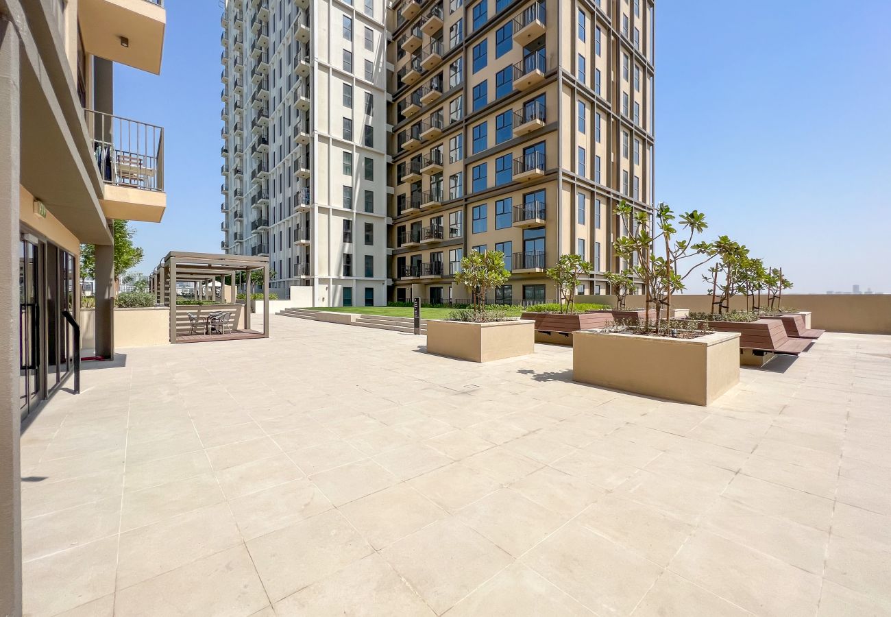 Apartment in Dubai - Fully Equipped | Charming Pool View | Vibrant