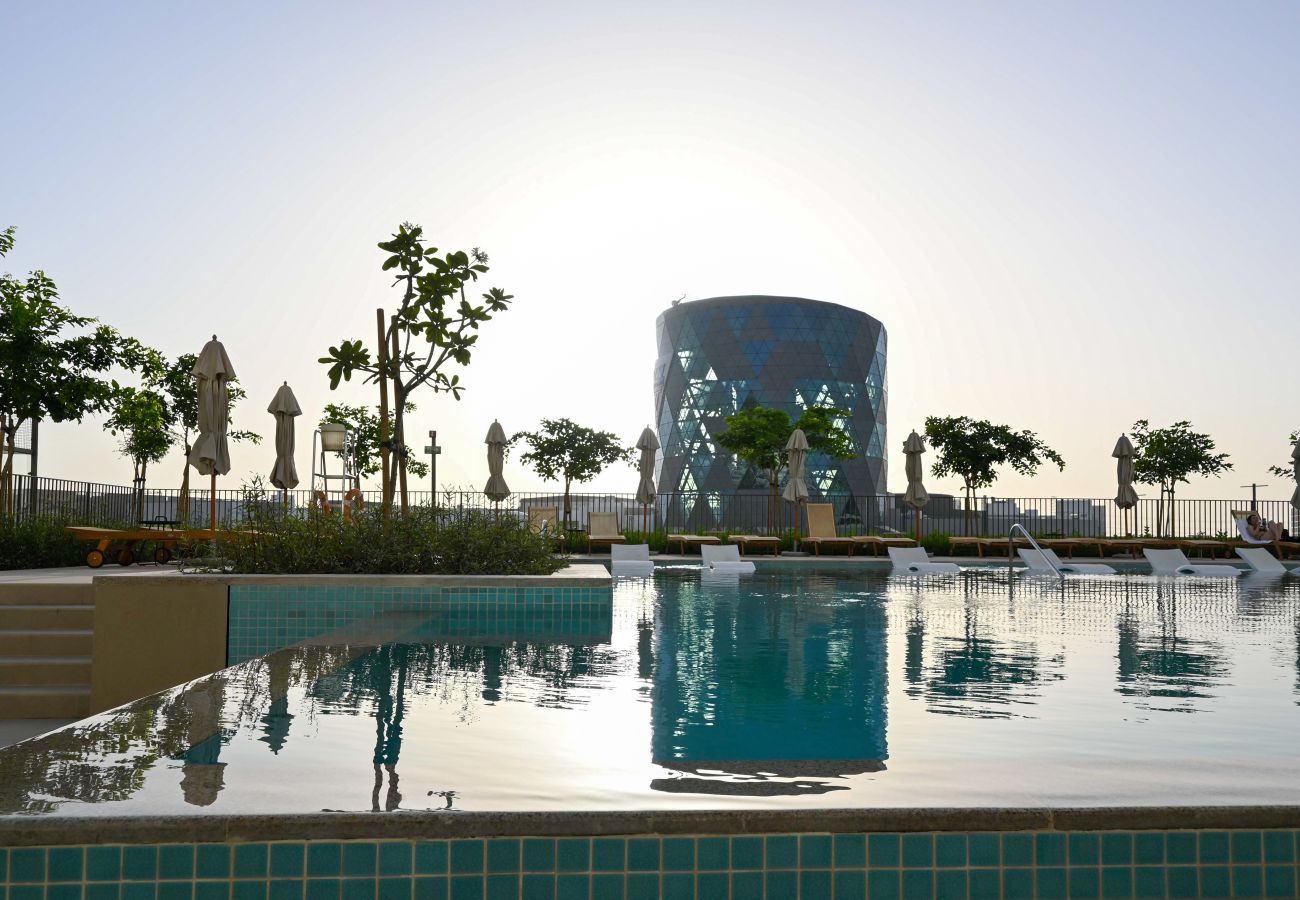 Apartment in Dubai - Fully Equipped | Charming Pool View | Vibrant