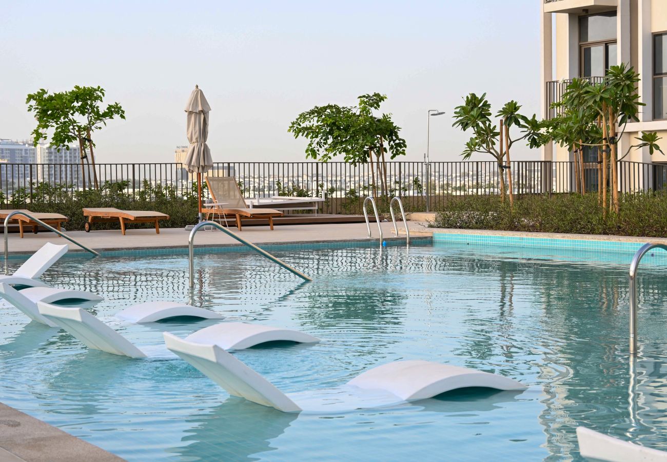 Apartment in Dubai - Fully Equipped | Charming Pool View | Vibrant