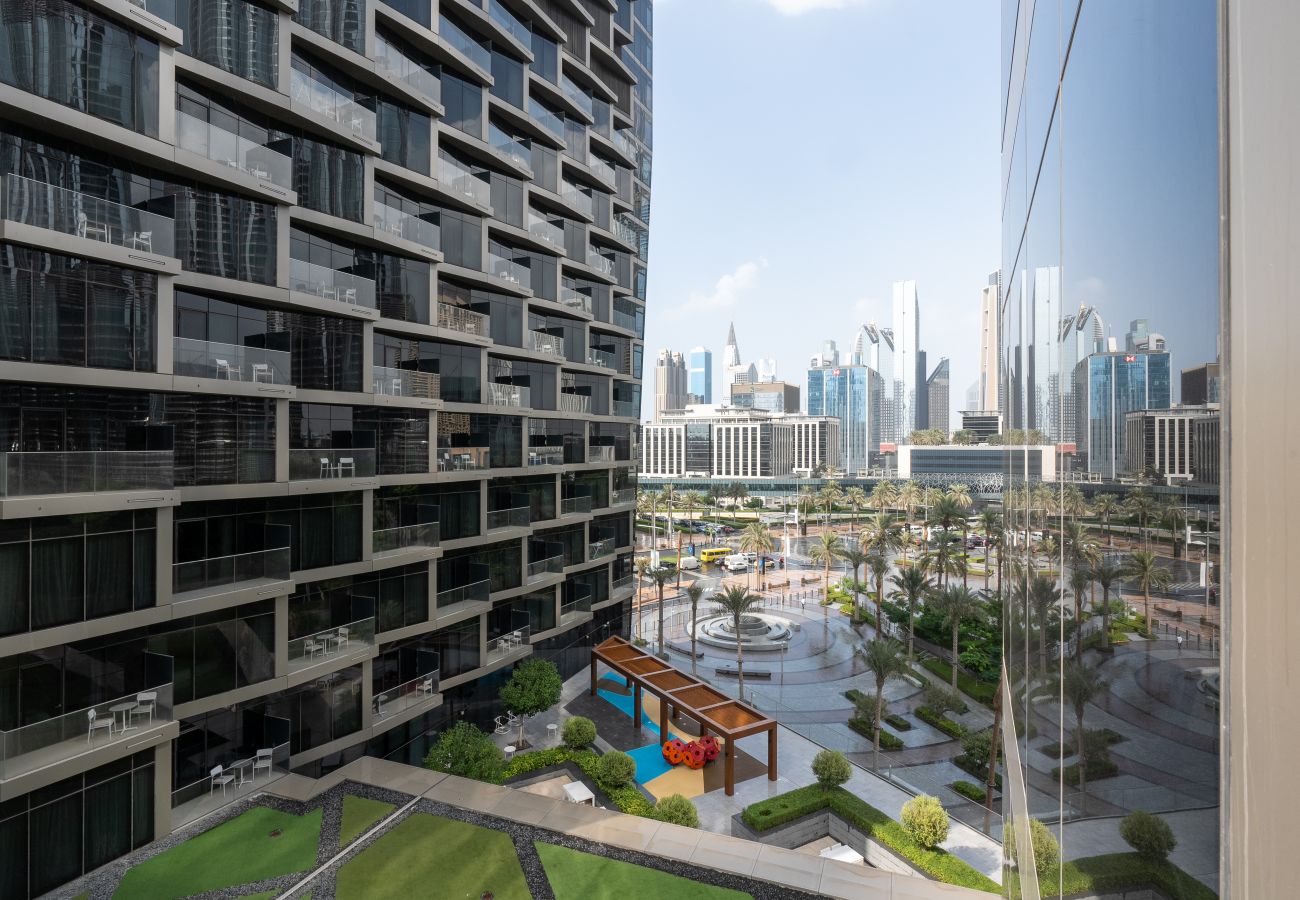 Apartment in Dubai - Few Minutes’ Walk to Burj Khalifa | Contemporary