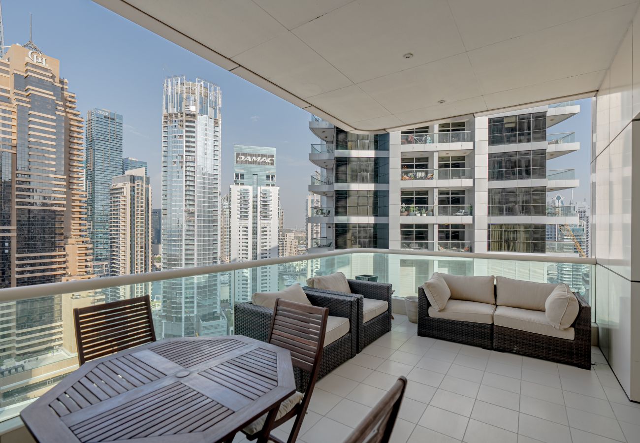 Apartment in Dubai - Pool, Marina and Sea View | Spacious Balcony