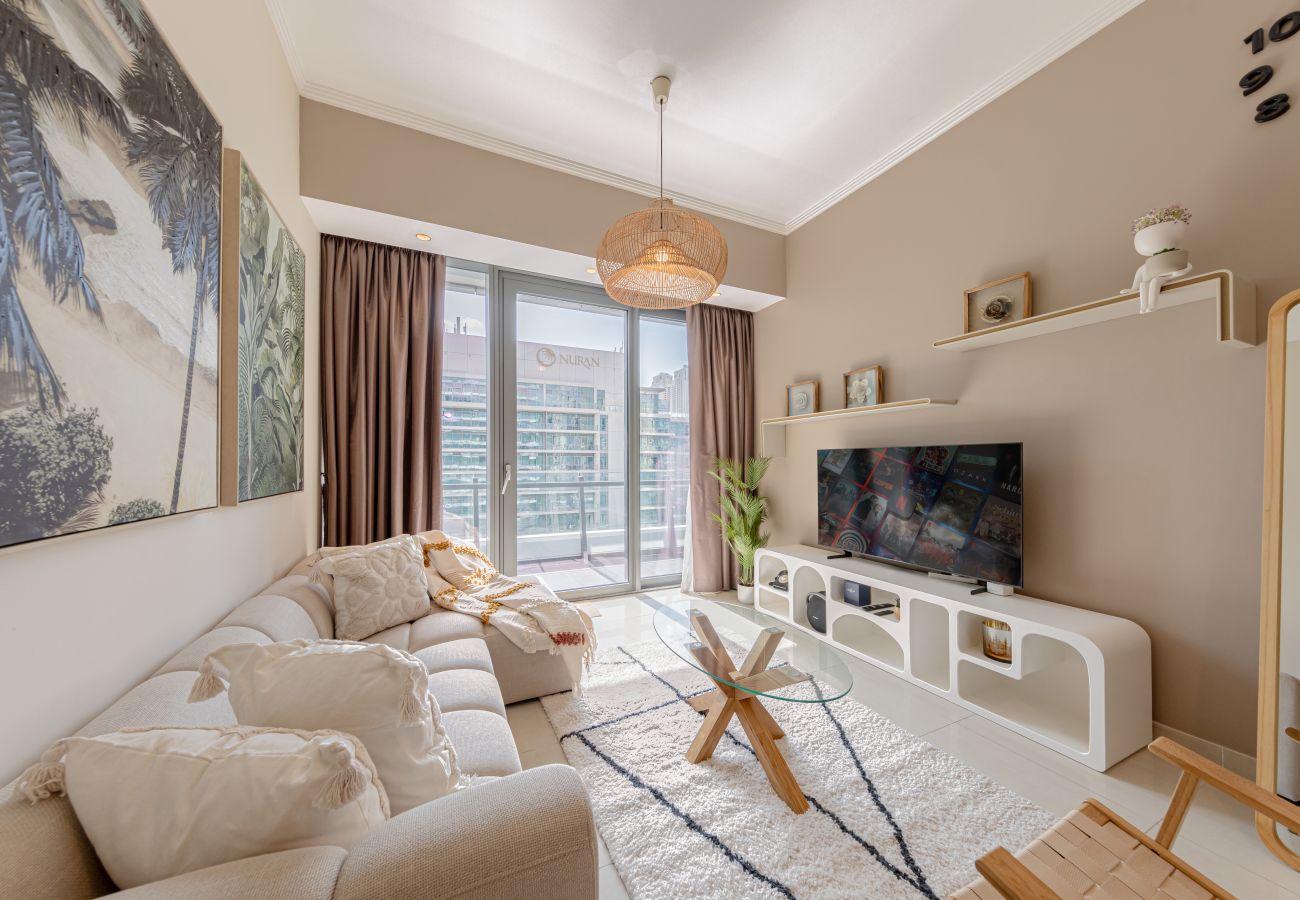 Apartment in Dubai - Modern Boho 2BR | Vibrant Marina Living