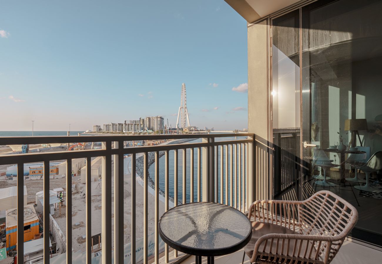 Apartment in Dubai - Charming Ain Dubai and Sea View | Contemporary 1BR