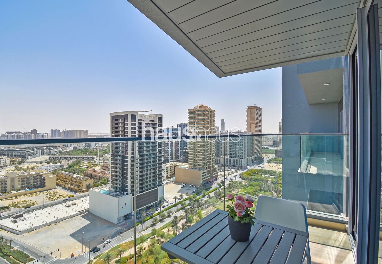 Квартира-студия на Dubai - Балкон | Щедрый | Большой
